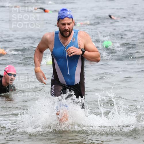 15.06.2025 - 27. Vierlanden-Triathlon Lena Gebhardt http://msf.ph/oto/8024943 15.06.2025 10:56:35 Schwimmen 685, 691, 764, 771 meine-sportfotos.de