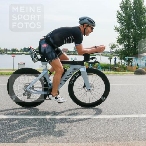 15.06.2025 - 27. Vierlanden-Triathlon H.Heesch http://msf.ph/oto/8024944 15.06.2025 09:57:58 Radfahren 121 meine-sportfotos.de