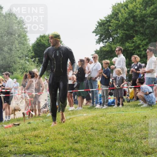 15.06.2025 - 27. Vierlanden-Triathlon KatJ http://msf.ph/oto/8024945 15.06.2025 10:58:14 Schwimmen 640, 762, 769 meine-sportfotos.de