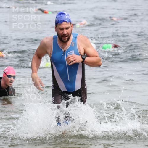 15.06.2025 - 27. Vierlanden-Triathlon Lena Gebhardt http://msf.ph/oto/8024947 15.06.2025 10:56:35 Schwimmen 685, 691, 764, 771 meine-sportfotos.de