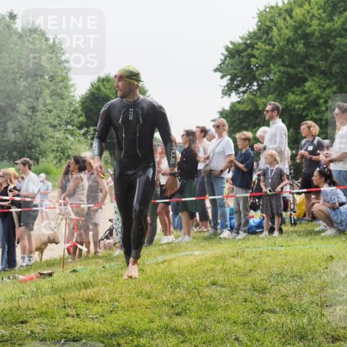15.06.2025 - 27. Vierlanden-Triathlon KatJ http://msf.ph/oto/8024955 15.06.2025 10:58:14 Schwimmen 640, 762, 769 meine-sportfotos.de