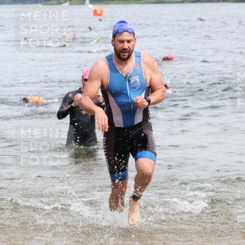 15.06.2025 - 27. Vierlanden-Triathlon Lena Gebhardt http://msf.ph/oto/8024958 15.06.2025 10:56:37 Schwimmen 685, 691, 764, 771 meine-sportfotos.de