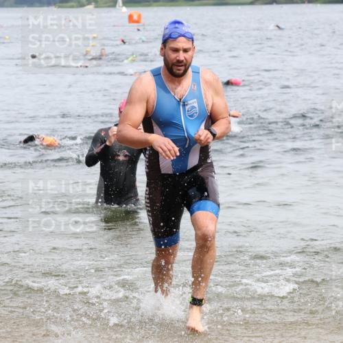 15.06.2025 - 27. Vierlanden-Triathlon Lena Gebhardt http://msf.ph/oto/8024963 15.06.2025 10:56:37 Schwimmen 685, 691, 764, 771 meine-sportfotos.de