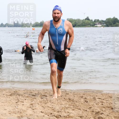 15.06.2025 - 27. Vierlanden-Triathlon Lena Gebhardt http://msf.ph/oto/8024972 15.06.2025 10:56:39 Schwimmen 642, 651, 685, 691, 764, 771 meine-sportfotos.de