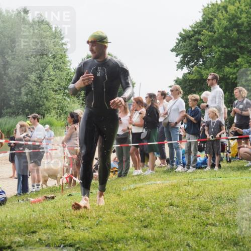 15.06.2025 - 27. Vierlanden-Triathlon KatJ http://msf.ph/oto/8024974 15.06.2025 10:58:15 Schwimmen 640, 762, 769 meine-sportfotos.de