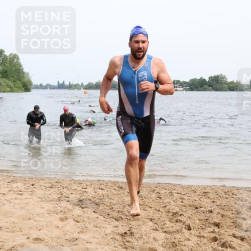 15.06.2025 - 27. Vierlanden-Triathlon Lena Gebhardt http://msf.ph/oto/8024976 15.06.2025 10:56:40 Schwimmen 642, 651, 685, 691, 764 meine-sportfotos.de