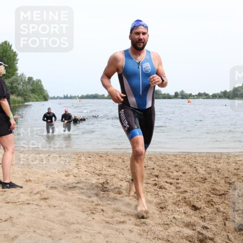 15.06.2025 - 27. Vierlanden-Triathlon Lena Gebhardt http://msf.ph/oto/8024980 15.06.2025 10:56:40 Schwimmen 642, 651, 685, 691, 764 meine-sportfotos.de