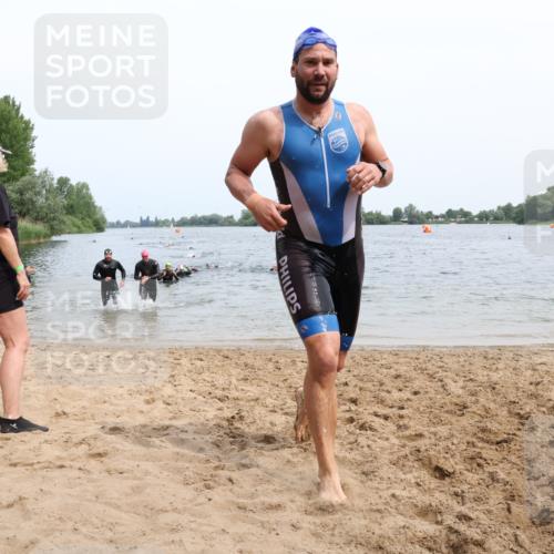 15.06.2025 - 27. Vierlanden-Triathlon Lena Gebhardt http://msf.ph/oto/8024985 15.06.2025 10:56:40 Schwimmen 642, 651, 685, 691, 764 meine-sportfotos.de