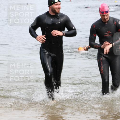 15.06.2025 - 27. Vierlanden-Triathlon Lena Gebhardt http://msf.ph/oto/8024987 15.06.2025 10:56:42 Schwimmen 642, 651, 685, 691, 755 meine-sportfotos.de