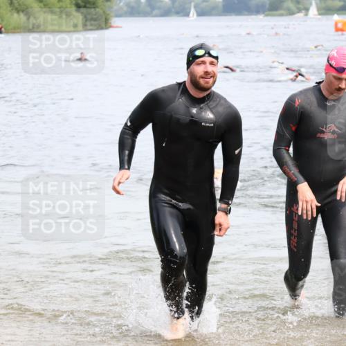 15.06.2025 - 27. Vierlanden-Triathlon Lena Gebhardt http://msf.ph/oto/8024989 15.06.2025 10:56:43 Schwimmen 642, 651, 685, 688, 691, 755 meine-sportfotos.de