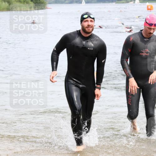 15.06.2025 - 27. Vierlanden-Triathlon Lena Gebhardt http://msf.ph/oto/8024995 15.06.2025 10:56:43 Schwimmen 642, 651, 685, 688, 691, 755 meine-sportfotos.de