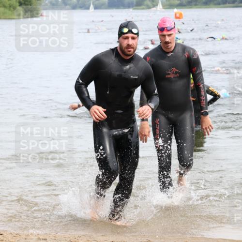 15.06.2025 - 27. Vierlanden-Triathlon Lena Gebhardt http://msf.ph/oto/8024996 15.06.2025 10:56:43 Schwimmen 642, 651, 685, 688, 691, 755 meine-sportfotos.de