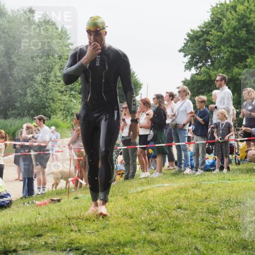 15.06.2025 - 27. Vierlanden-Triathlon KatJ http://msf.ph/oto/8025000 15.06.2025 10:58:15 Schwimmen 640, 762, 769 meine-sportfotos.de