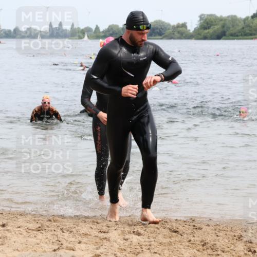 15.06.2025 - 27. Vierlanden-Triathlon Lena Gebhardt http://msf.ph/oto/8025003 15.06.2025 10:56:44 Schwimmen 642, 651, 685, 688, 691, 755 meine-sportfotos.de