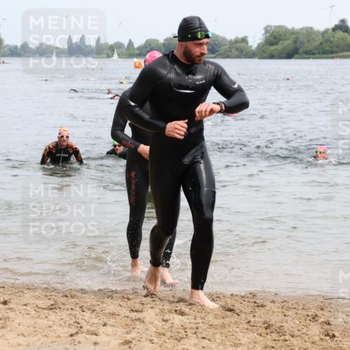 15.06.2025 - 27. Vierlanden-Triathlon Lena Gebhardt http://msf.ph/oto/8025004 15.06.2025 10:56:45 Schwimmen 642, 651, 685, 688, 691, 755 meine-sportfotos.de