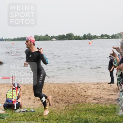21.06.2025 - 27. Vierlanden-Triathlon MichiJ http://msf.ph/oto/8025005 15.06.2026 10:56:06 Schwimmen 702, 733 meine-sportfotos.de