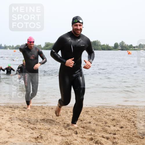15.06.2025 - 27. Vierlanden-Triathlon Lena Gebhardt http://msf.ph/oto/8025012 15.06.2025 10:56:46 Schwimmen 642, 651, 685, 688, 691, 755 meine-sportfotos.de