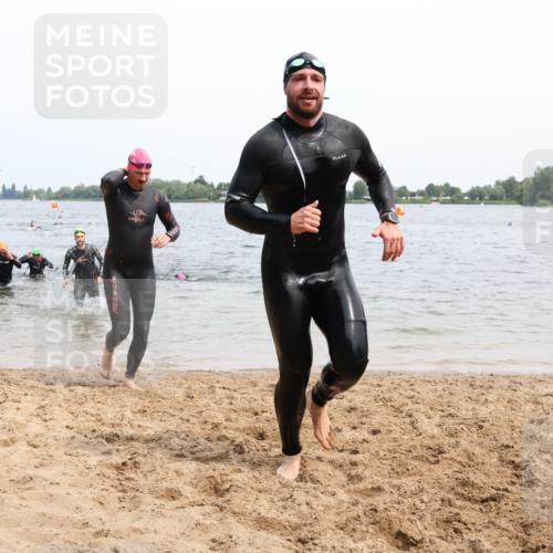 15.06.2025 - 27. Vierlanden-Triathlon Lena Gebhardt http://msf.ph/oto/8025018 15.06.2025 10:56:46 Schwimmen 642, 651, 685, 688, 691, 755 meine-sportfotos.de