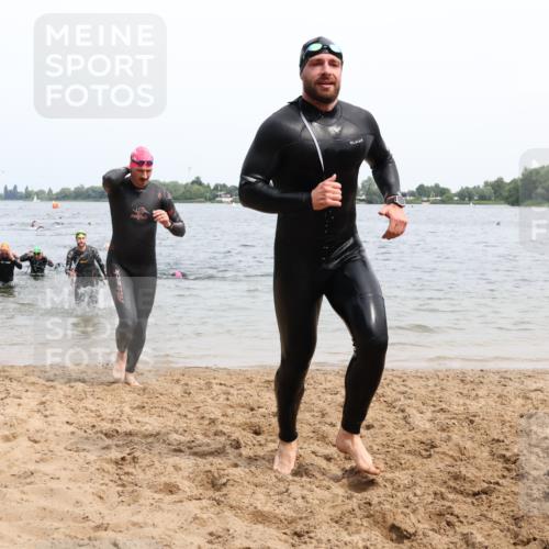 15.06.2025 - 27. Vierlanden-Triathlon Lena Gebhardt http://msf.ph/oto/8025022 15.06.2025 10:56:46 Schwimmen 642, 651, 685, 688, 691, 755 meine-sportfotos.de