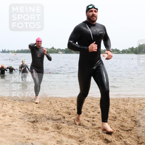 15.06.2025 - 27. Vierlanden-Triathlon Lena Gebhardt http://msf.ph/oto/8025023 15.06.2025 10:56:46 Schwimmen 642, 651, 685, 688, 691, 755 meine-sportfotos.de
