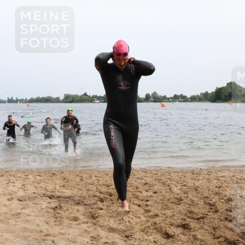 15.06.2025 - 27. Vierlanden-Triathlon Lena Gebhardt http://msf.ph/oto/8025032 15.06.2025 10:56:48 Schwimmen 642, 651, 685, 688, 691, 755 meine-sportfotos.de