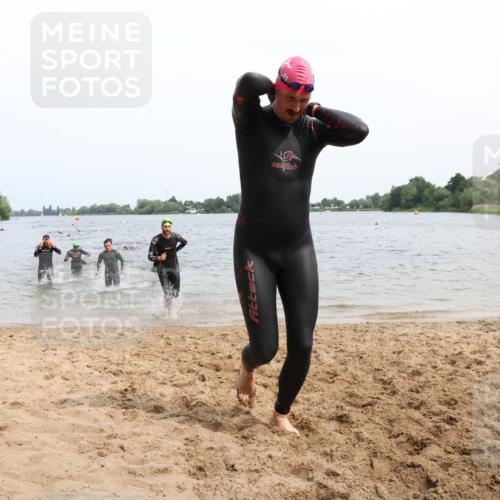 15.06.2025 - 27. Vierlanden-Triathlon Lena Gebhardt http://msf.ph/oto/8025034 15.06.2025 10:56:48 Schwimmen 642, 651, 685, 688, 691, 755 meine-sportfotos.de
