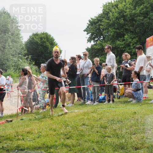 15.06.2025 - 27. Vierlanden-Triathlon KatJ http://msf.ph/oto/8025035 15.06.2025 10:58:19 Schwimmen 710, 762, 769 meine-sportfotos.de