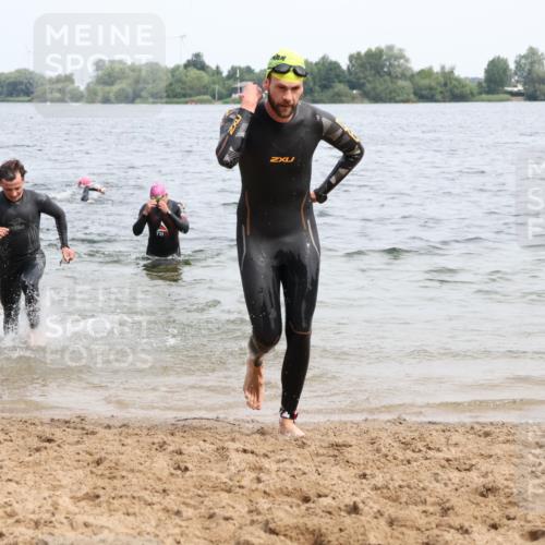 15.06.2025 - 27. Vierlanden-Triathlon Lena Gebhardt http://msf.ph/oto/8025039 15.06.2025 10:56:49 Schwimmen 642, 651, 685, 688, 691, 711, 718, 755 meine-sportfotos.de