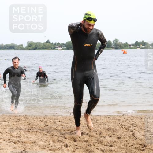 15.06.2025 - 27. Vierlanden-Triathlon Lena Gebhardt http://msf.ph/oto/8025049 15.06.2025 10:56:50 Schwimmen 642, 651, 654, 688, 691, 711, 718, 755 meine-sportfotos.de