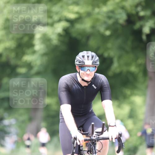 15.06.2025 - 7 Türme Triathlon Yannick Fuchs http://msf.ph/oto/8025050 15.06.2025 13:38:48 Radfahren 303 meine-sportfotos.de
