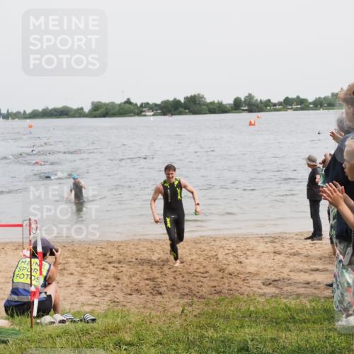 21.06.2025 - 27. Vierlanden-Triathlon MichiJ http://msf.ph/oto/8025053 15.06.2026 10:56:11 Schwimmen 702, 716, 733 meine-sportfotos.de