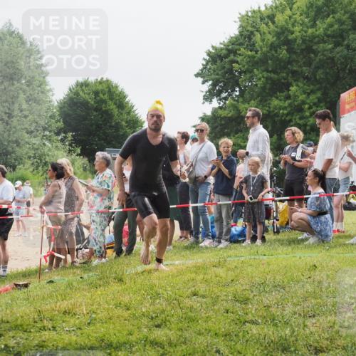 15.06.2025 - 27. Vierlanden-Triathlon KatJ http://msf.ph/oto/8025054 15.06.2025 10:58:20 Schwimmen 710, 762, 769 meine-sportfotos.de