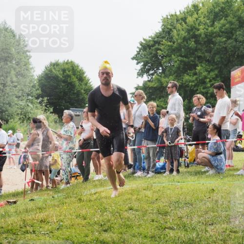 15.06.2025 - 27. Vierlanden-Triathlon KatJ http://msf.ph/oto/8025059 15.06.2025 10:58:20 Schwimmen 710, 762, 769 meine-sportfotos.de