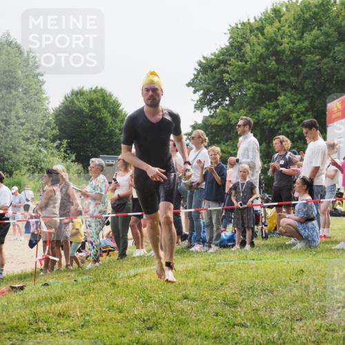 15.06.2025 - 27. Vierlanden-Triathlon KatJ http://msf.ph/oto/8025068 15.06.2025 10:58:20 Schwimmen 710, 762, 769 meine-sportfotos.de