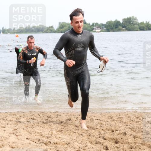 15.06.2025 - 27. Vierlanden-Triathlon Lena Gebhardt http://msf.ph/oto/8025073 15.06.2025 10:56:51 Schwimmen 642, 651, 654, 688, 691, 711, 718, 755 meine-sportfotos.de