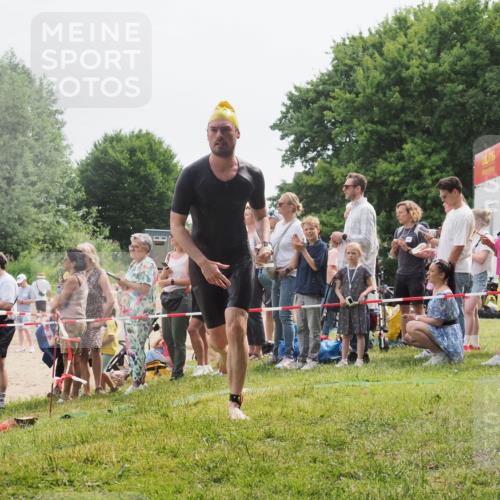 15.06.2025 - 27. Vierlanden-Triathlon KatJ http://msf.ph/oto/8025078 15.06.2025 10:58:20 Schwimmen 710, 762, 769 meine-sportfotos.de