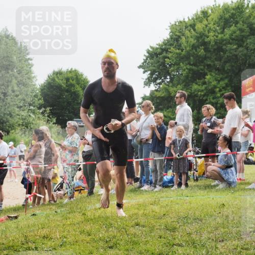 15.06.2025 - 27. Vierlanden-Triathlon KatJ http://msf.ph/oto/8025084 15.06.2025 10:58:20 Schwimmen 710, 762, 769 meine-sportfotos.de