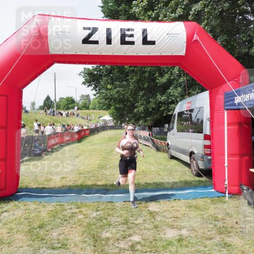 21.06.2025 - 27. Vierlanden-Triathlon MichiJ http://msf.ph/oto/8025086 15.06.2026 11:54:19 Ziel 474 meine-sportfotos.de