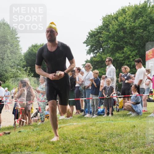 15.06.2025 - 27. Vierlanden-Triathlon KatJ http://msf.ph/oto/8025098 15.06.2025 10:58:21 Schwimmen 710, 762, 769 meine-sportfotos.de