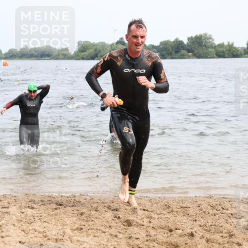 15.06.2025 - 27. Vierlanden-Triathlon Lena Gebhardt http://msf.ph/oto/8025102 15.06.2025 10:56:53 Schwimmen 642, 651, 654, 688, 691, 711, 718, 755 meine-sportfotos.de