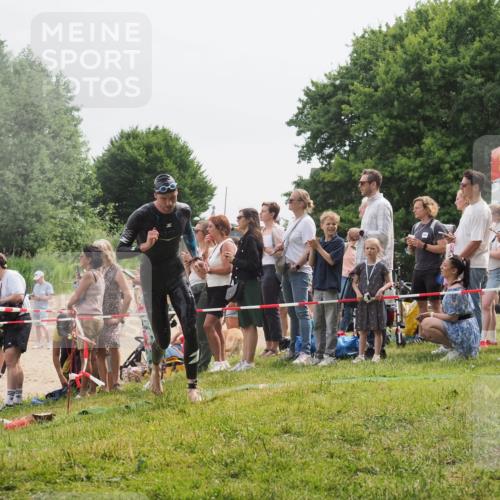 15.06.2025 - 27. Vierlanden-Triathlon KatJ http://msf.ph/oto/8025122 15.06.2025 10:58:24 Schwimmen 643, 710, 741, 769 meine-sportfotos.de