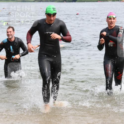 15.06.2025 - 27. Vierlanden-Triathlon Lena Gebhardt http://msf.ph/oto/8025134 15.06.2025 10:56:55 Schwimmen 642, 651, 654, 688, 691, 711, 718, 755 meine-sportfotos.de
