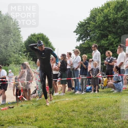 15.06.2025 - 27. Vierlanden-Triathlon KatJ http://msf.ph/oto/8025144 15.06.2025 10:58:24 Schwimmen 643, 710, 741, 769 meine-sportfotos.de