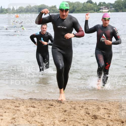 15.06.2025 - 27. Vierlanden-Triathlon Lena Gebhardt http://msf.ph/oto/8025148 15.06.2025 10:56:56 Schwimmen 642, 651, 654, 688, 711, 718, 755 meine-sportfotos.de