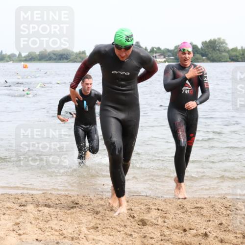 15.06.2025 - 27. Vierlanden-Triathlon Lena Gebhardt http://msf.ph/oto/8025153 15.06.2025 10:56:57 Schwimmen 642, 651, 654, 688, 711, 718, 755 meine-sportfotos.de