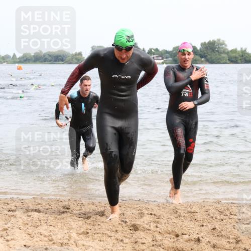 15.06.2025 - 27. Vierlanden-Triathlon Lena Gebhardt http://msf.ph/oto/8025157 15.06.2025 10:56:57 Schwimmen 642, 651, 654, 688, 711, 718, 755 meine-sportfotos.de