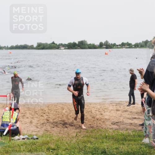 21.06.2025 - 27. Vierlanden-Triathlon MichiJ http://msf.ph/oto/8025175 15.06.2026 10:56:19 Schwimmen 702, 716, 730 meine-sportfotos.de