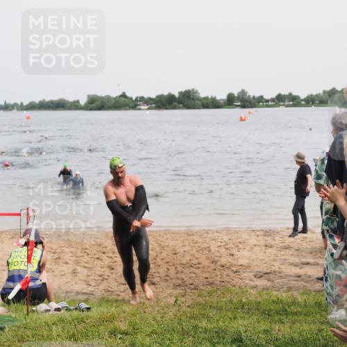 21.06.2025 - 27. Vierlanden-Triathlon MichiJ http://msf.ph/oto/8025212 15.06.2026 10:56:22 Schwimmen 716, 730, 771 meine-sportfotos.de