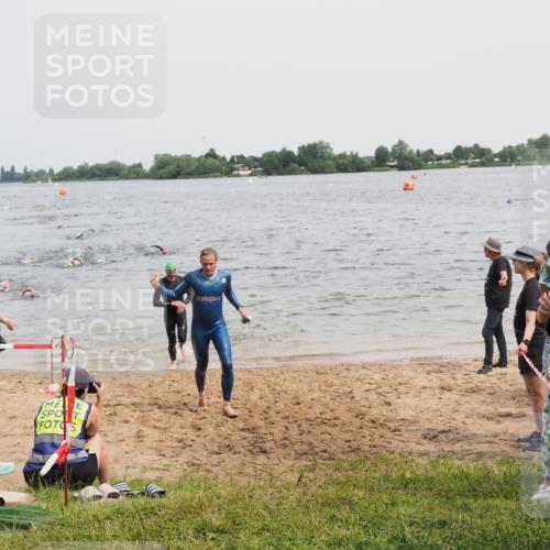21.06.2025 - 27. Vierlanden-Triathlon MichiJ http://msf.ph/oto/8025248 15.06.2026 10:56:29 Schwimmen 764, 771 meine-sportfotos.de