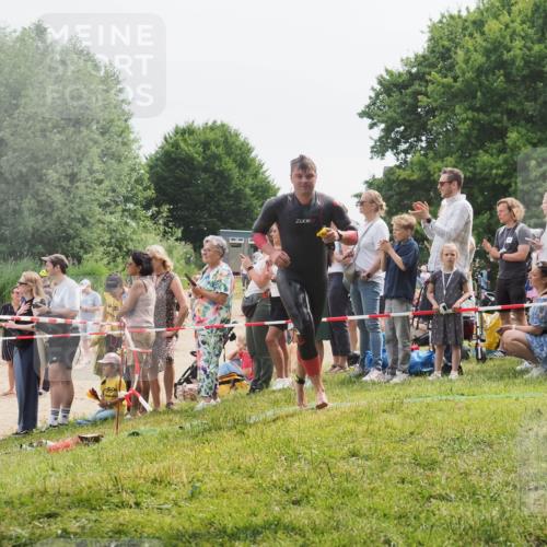 15.06.2025 - 27. Vierlanden-Triathlon KatJ http://msf.ph/oto/8025257 15.06.2025 10:58:29 Schwimmen 643, 710, 732, 741, 769 meine-sportfotos.de